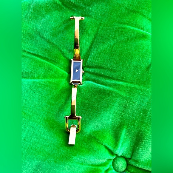 Modern GUCCI bangle watch🔥🔥🔥 - Picture 16 of 16